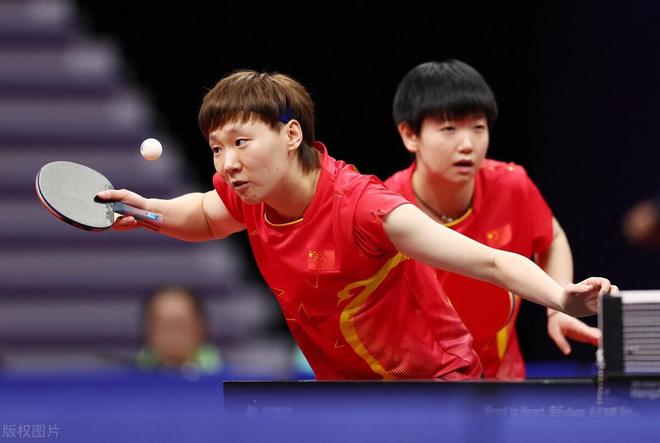 夜晚让球迷 夜晚让球迷