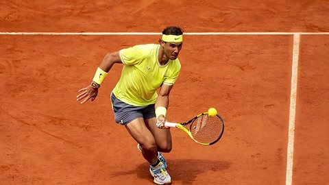 位球员在困 位球员在困